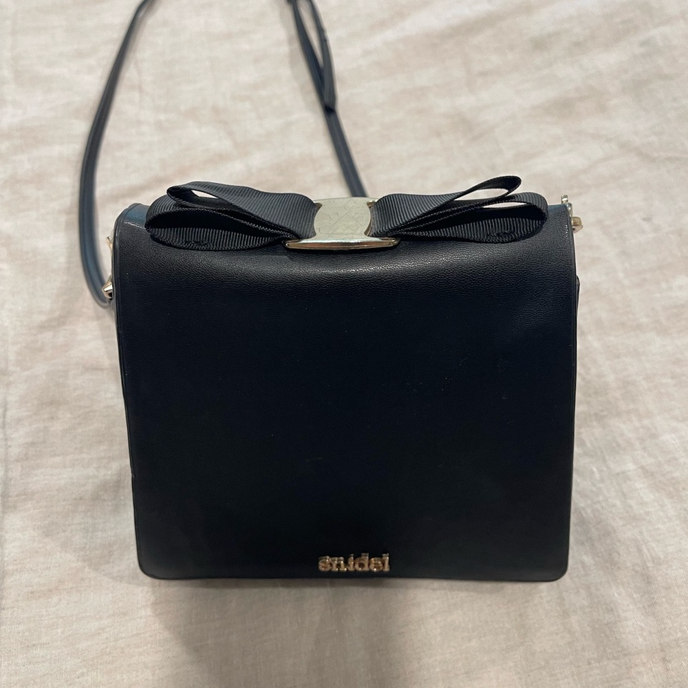 Snidel Crossbody Handbag with bow and gold accent - Black
